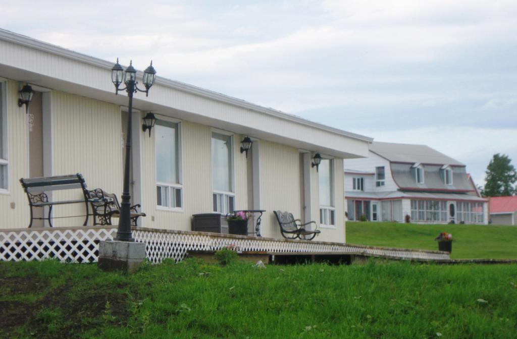 Motel De La Pointe Aux Bouleaux Baie-Sainte-Catherine Ngoại thất bức ảnh