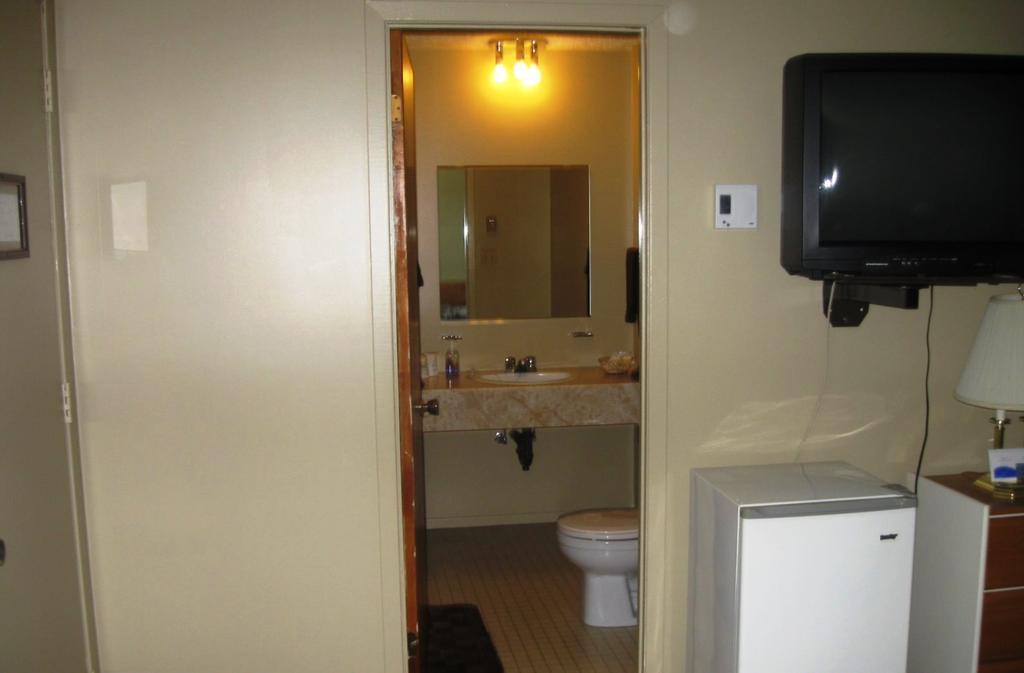 Motel De La Pointe Aux Bouleaux Baie-Sainte-Catherine Phòng bức ảnh