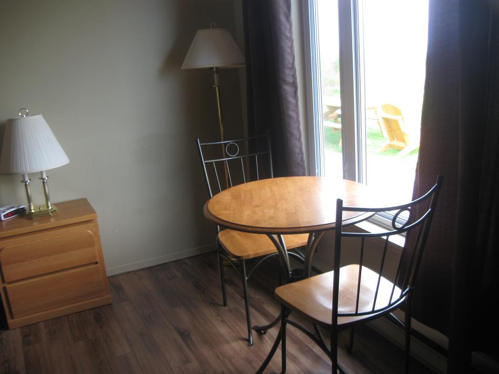 Motel De La Pointe Aux Bouleaux Baie-Sainte-Catherine Ngoại thất bức ảnh