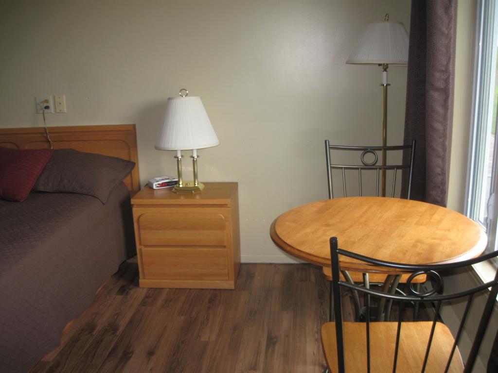 Motel De La Pointe Aux Bouleaux Baie-Sainte-Catherine Ngoại thất bức ảnh